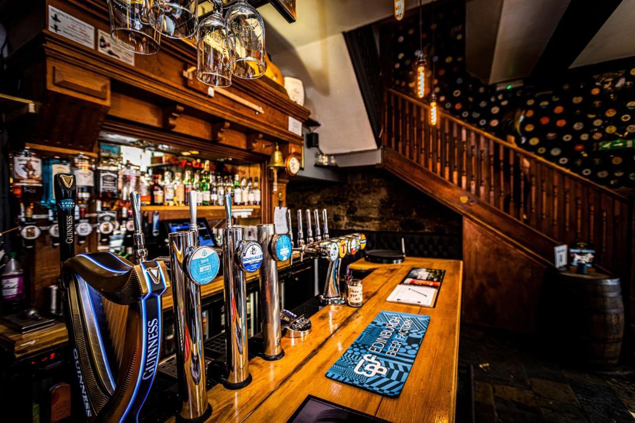 Nicky-Tams Bar & Apartments Stirling Extérieur photo