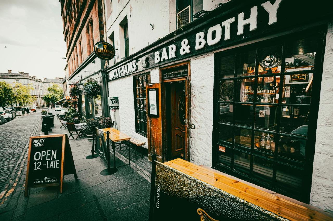 Nicky-Tams Bar & Apartments Stirling Extérieur photo